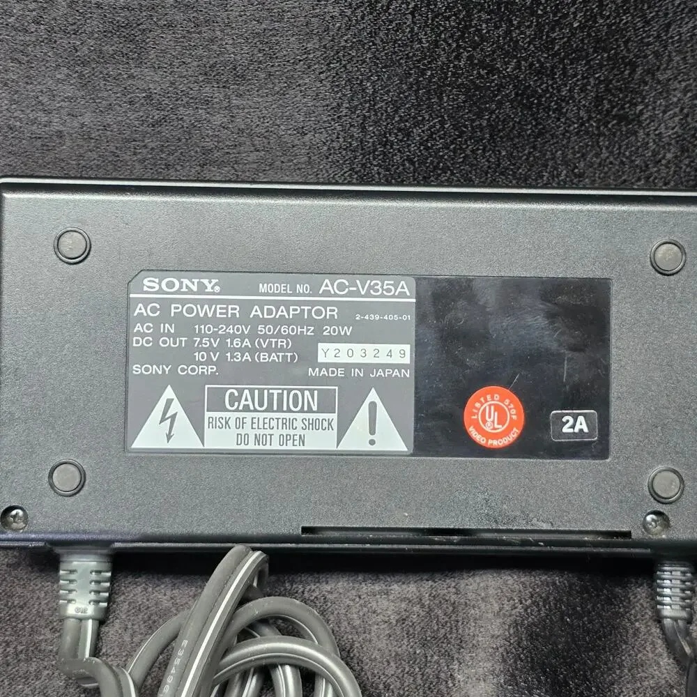 SONY Video Camera Recorder CCD-TRV91 Camcorder Charger Batteries & Videotape